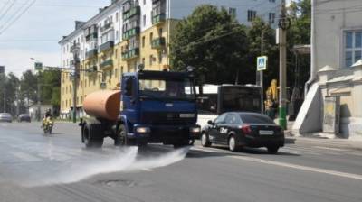 Из-за жаркой погоды улицы в Пензе поливают каждые три-пять часов