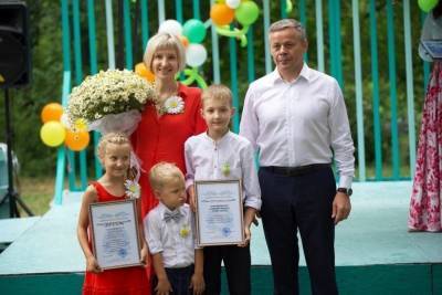 16 курских семей получили награды