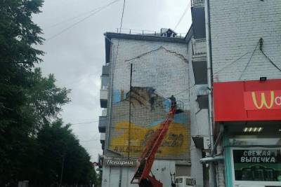 Новое граффити с Солженицыным создаст тот же художник