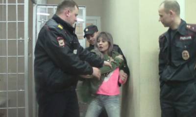 В Карелии девушку будут судить за нападение на полицейского: ей грозит 5 лет тюрьмы