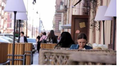 Петербургские рестораны ввели депозит за места на террасах