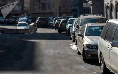 Дайте городу дышать: в Армении предложили ограничить парковку машин для продажи - ru.armeniasputnik.am - Армения - Ереван