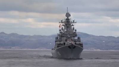 Крейсеры «Пётр Великий» и «Маршал Устинов» открыли огонь по береговым целям условного противника