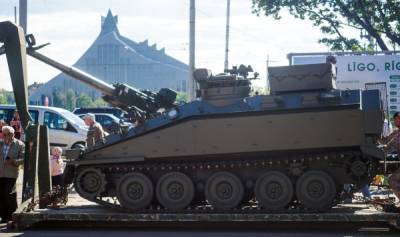 Военные учения на улицах Риги: у горожан очень много вопросов