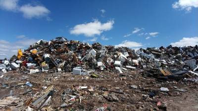 Дрозденко пообещал к 2024 году закрыть все мусорные полигоны в Ленобласти