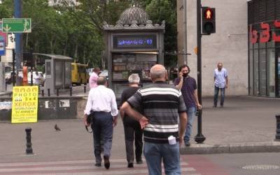 "Я всегда нарушаю, подземка далеко" - бесстрашные пешеходы в Тбилиси