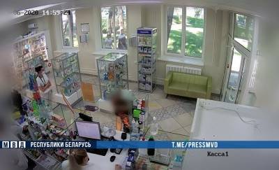 Видеофакт. Житель Мозыря разбил витрину аптеки из-за отсутствия настойки