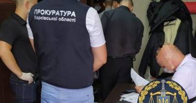 Группу полицейских в Харьковской области подозревают в вымогательстве взяток с граждан (5 фото)