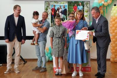 Лучшие приёмные и опекунские семьи Липецкой области получили подарки