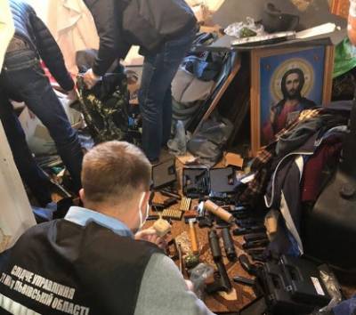 Во Львовской области полиция задержала священника, торговавшего оружием