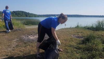 Озеро Донцо в Ленобласти очистили от мусора