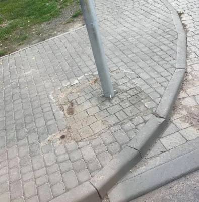 Львовские коммунальщики во время ремонта нарисовали брусчатку на бетоне