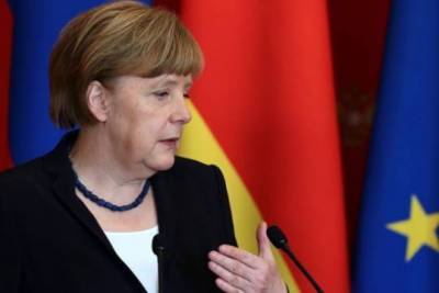 Меркель призвала рассматривать любые сценарии взаимоотношений ЕС с Британией