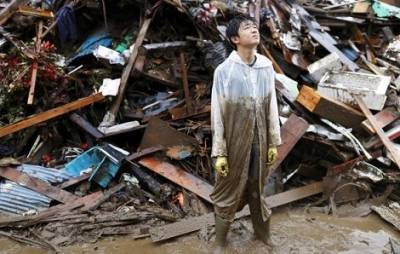 Удар стихии: Япония и Китай оказались в водном плену (Фоторепортаж)