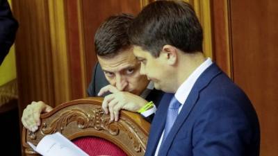 Зеленского просят уйти в отставку
