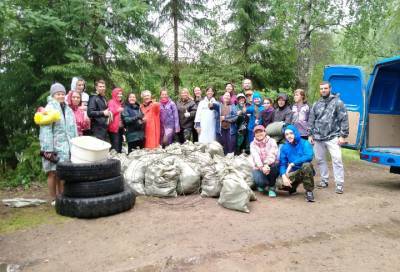 Волонтеры убрали мусор на Ладожских шхерах