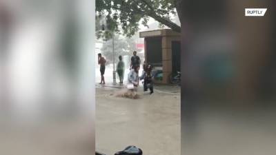 Улицы Геленджика затопило после сильного дождя — видео