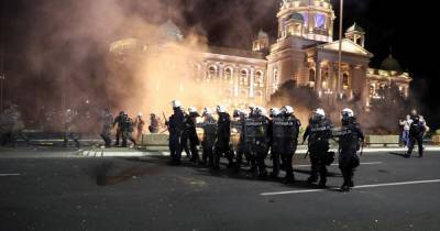 Белград в огне: многочисленные протесты в Сербии становятся все агрессивнее