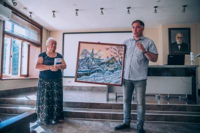 Владимирские художники и активисты благодарят медиков картинами