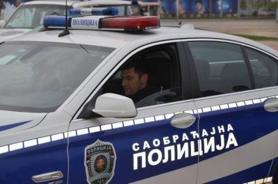 Десять сотрудников полиции ранили на протестах в Белграде