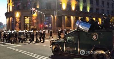 В Сербии полиция бронетехникой разгоняла протестующих против комендантского часа. Фото и видео стычек | Мир | OBOZREVATEL