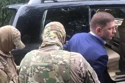 Опубликованы фотографии задержания губернатора Хабаровского края