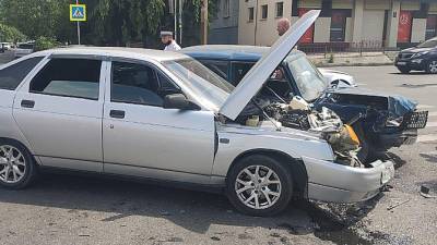 Во Владикавказе два ВАЗа не поделили дорогу, а пострадало три ребёнка