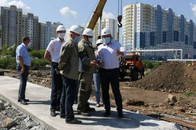 Илья Середюк оценил ход строительства новых участков тепловых сетей на проспекте Притомском