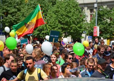 Мэр Праги принял участие в марше за легализацию марихуаны: видео