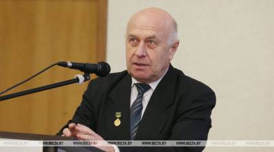 Лукашенко поздравил народного учителя Беларуси Валерия Барашкова с 70-летием