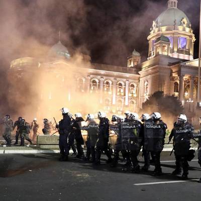 10 полицейских пострадали в результате ночных беспорядков в Белграде
