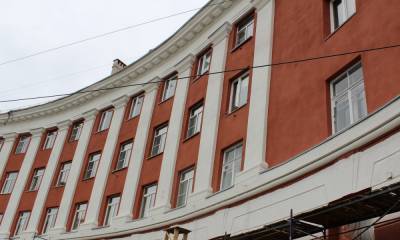 В мэрии Петрозаводска объяснили выбор цвета, которым красят дома
