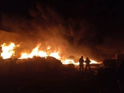 В Казани 5 часов тушили крупный пожар