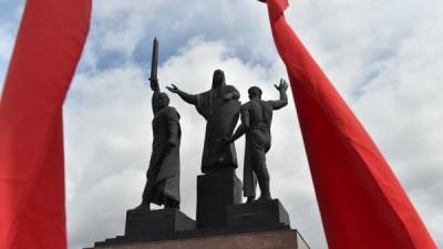 Жители Екатеринбурга выберут место для мемориала трудового подвига