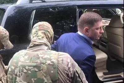 В подозрении в убийствах и покушении задержан губернатор Хабаровского края