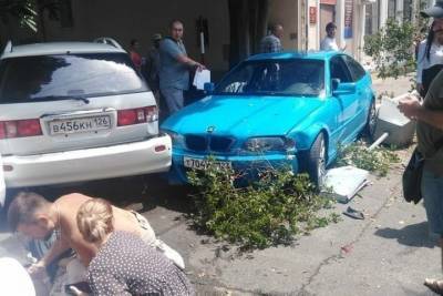 В Сочи водитель «BMW» сбил беременную женщину