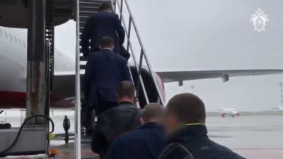 Задержанного губернатора Хабаровского края доставили в Москву (видео)