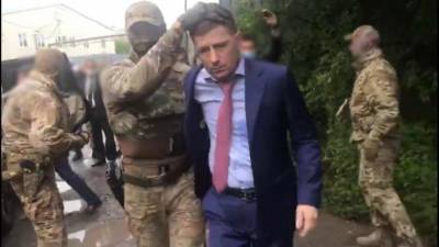 Уголовное дело возбуждено против губернатора Хабаровского края. Его задержали