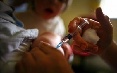 Меньше трети детей в Украине вакцинируются по графику