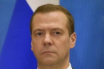 Медведев прокомментировал возможность перехода к гибкому графику рабочей недели