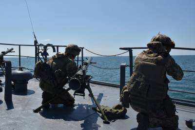 Военные корабли в Черном море привели в боевую готовность: появились подробности и фото