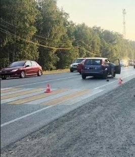 На трассе в Зауралье автомобиль сбил двух подростков