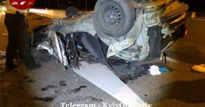 Нетрезвый следователь под Киевом на скорости врезался в фуру, что его авто разорвало на куски