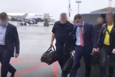 СК РФ отправил Сергея Фургала в Москву без наручников, но в маске