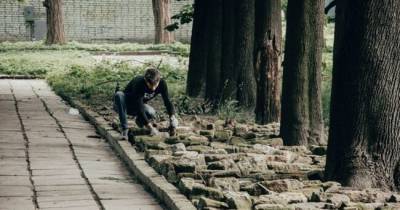 Во Львове показали процесс упорядочивания еврейских надгробий