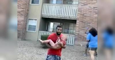Морской пехотинец поймал ребенка, которого бросили с третьего этажа (видео)