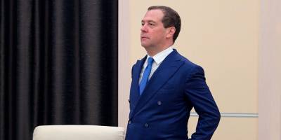 Медведев призвал украинцев смириться