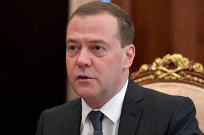 Медведев отметил возможность перехода к гибкой рабочей неделе