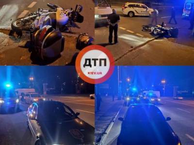 На Троещине в Киеве на перекрестке столкнулись мотоцикл и Mercedes: есть пострадавшие