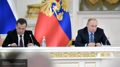 Медведев назвал отношения с Путиным добрыми и товарищескими